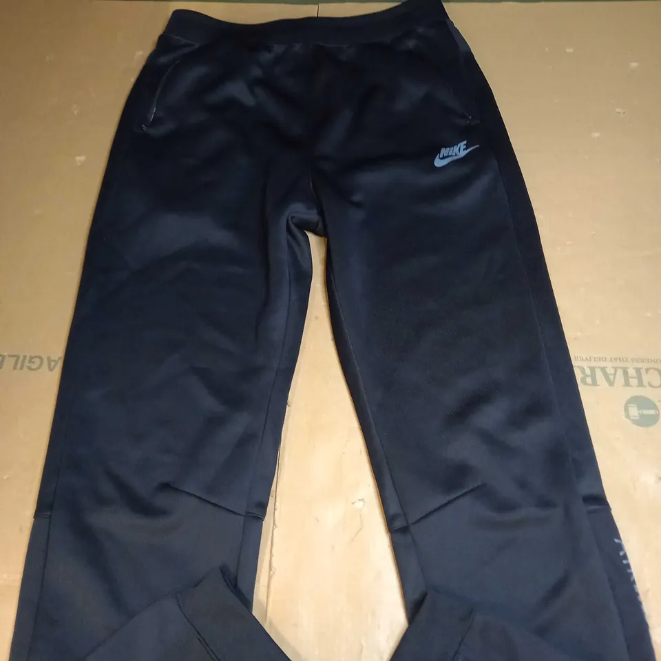 NIKE LOGO TRACKSUIT BOTTOMS SIZE XL