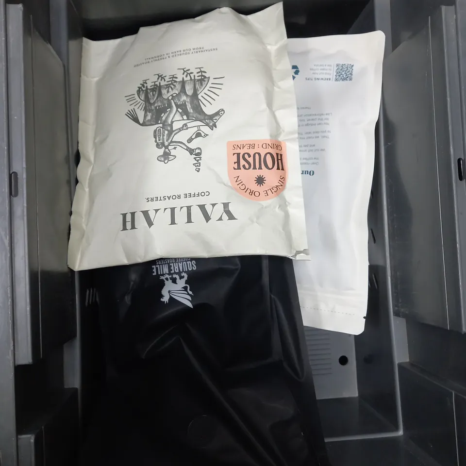 APPROXIMATELY 10 ASSORTED COFFEE BEANS AND GROUND COFFEE TO INCLUDE GRIND RINGTONS