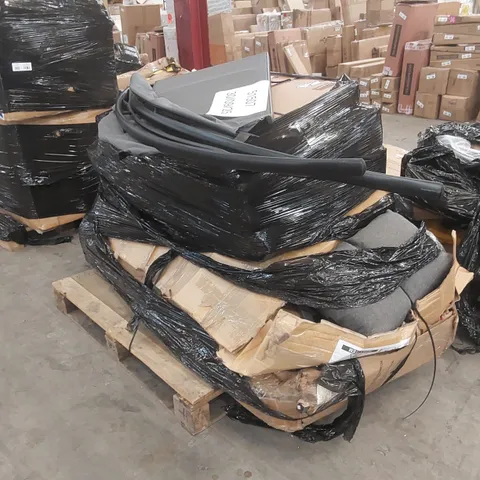 PALLET CONTAINING A LARGE ASSORTMENT OF GARDEN FURNITURE PARTS