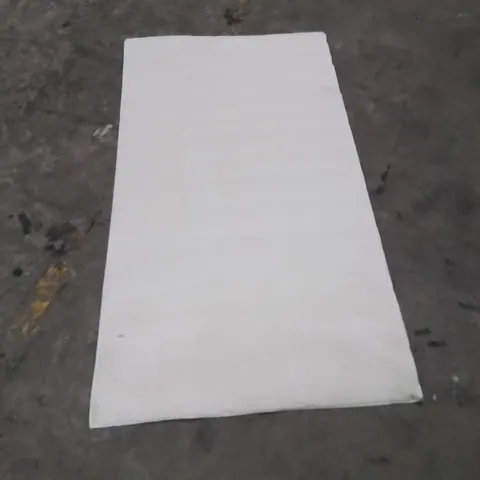 QUALITY DESIGNER AREA RUG - APPROXIMATELY 140X75CM