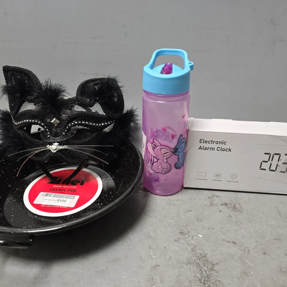 BOX OF APPROXIMATELY 10 ASSORTED BROKEN ITEMS TO INCLUDE - ELECTRONIC ALARM CLOCK , ENAMEL PAN , CARNIVAL MASK ETC