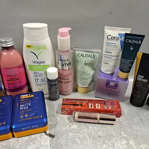 APPROX 20 ASSORTED BEAUTY PRODUCTS TO INCLUDE THE BODY SHOP BATH FOAM, CAUDALIE CLEANSING EXFOLIATOR, MANSCAPED AFTERSHAVE LOTION, ETC 