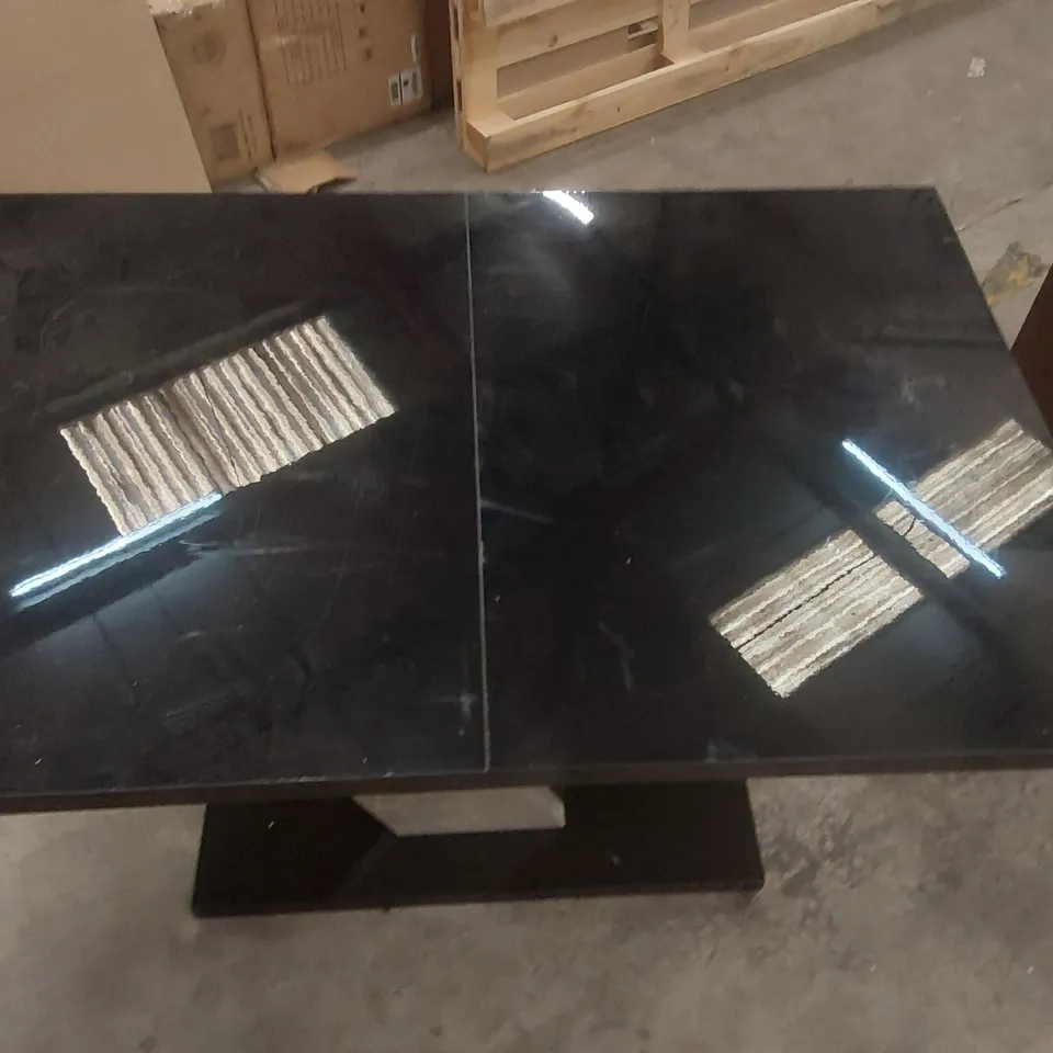 EXTENDABLE DINING TABLE DUBAI COLOUR:BLACK GLOSS/GREY