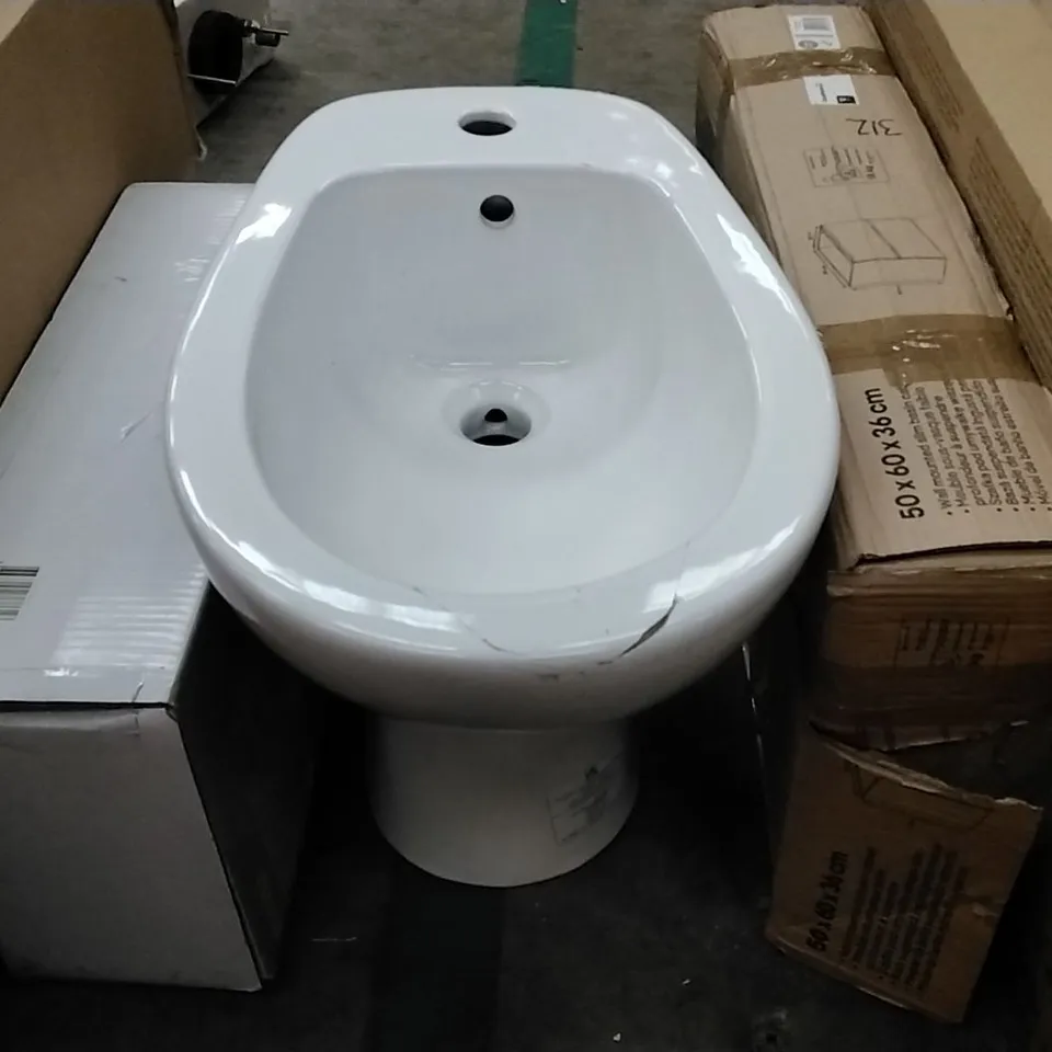 CERAMIC WHITE BIDET PAN