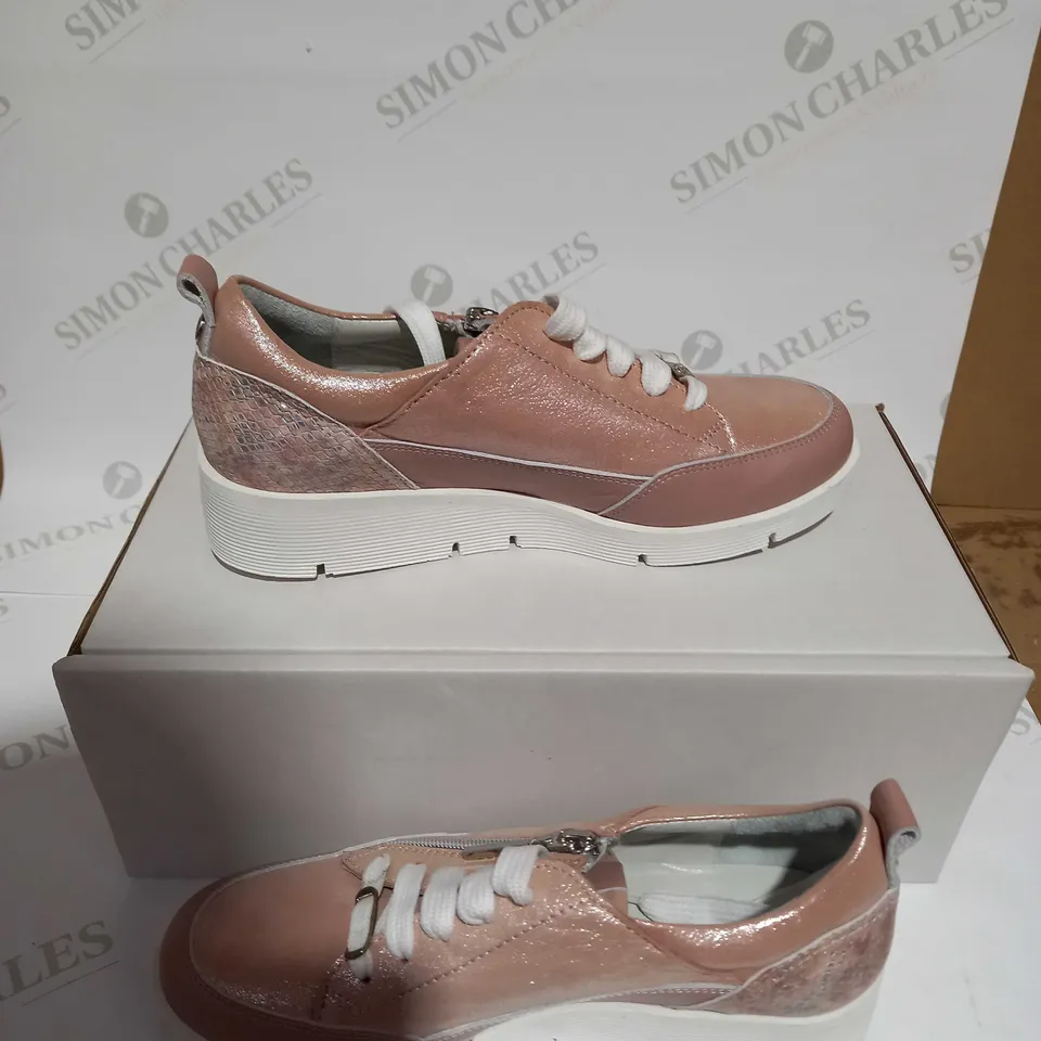 MODA IN PELLE LEATHER WEDGED TRAINERS - SIZE 6