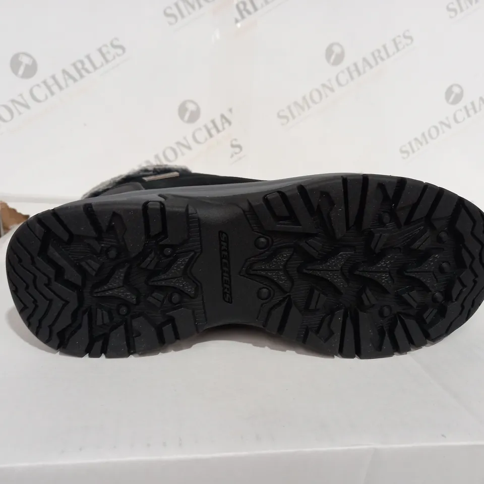 SKECHERS FAUX FUR CUFF BOOTS - UK SIZE 6