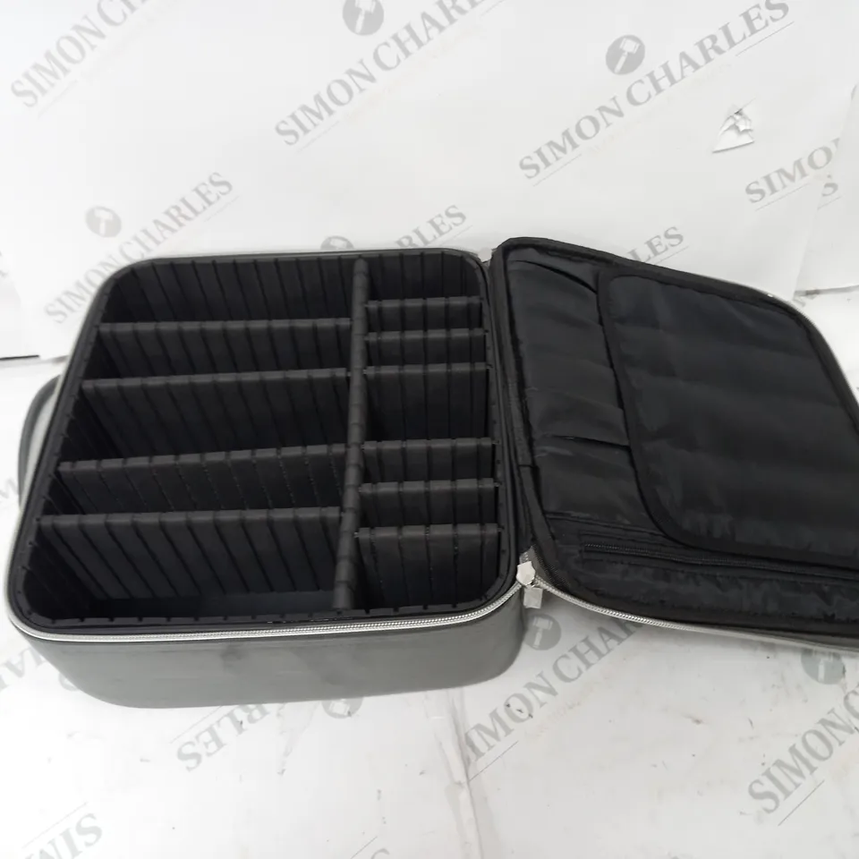 TILI VELVET QUILTED MAKE-UP ORGANISER LARGE VANITY CASE - GREY