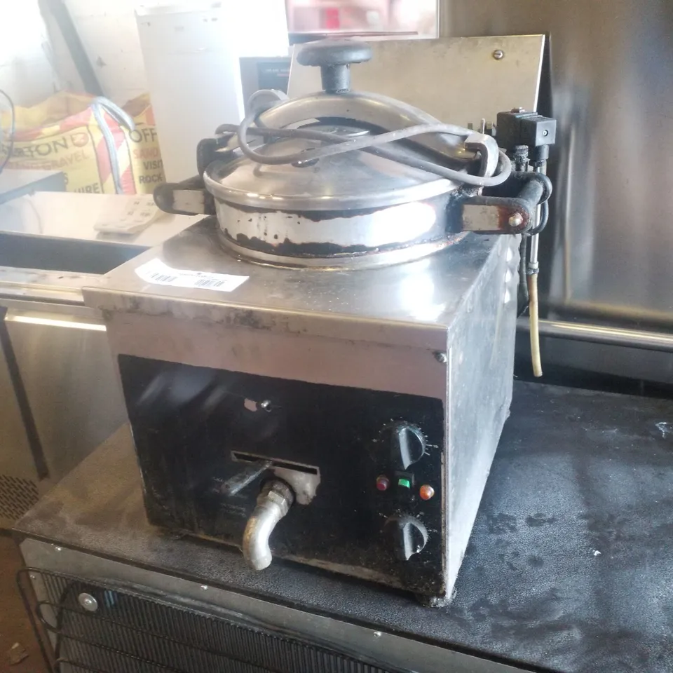 PRESSURE FRYER