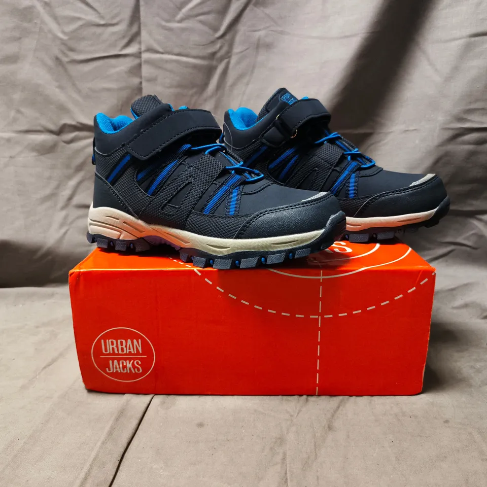 BOXED PAIR OF URBAN JACKS KIDS SHOES IN NAVY/COBALT SIZE 12