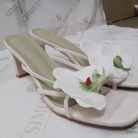 BOXED SIZE 40 PAIR OF LEATHER HIGH HEEL FLOWER SANDALS 
