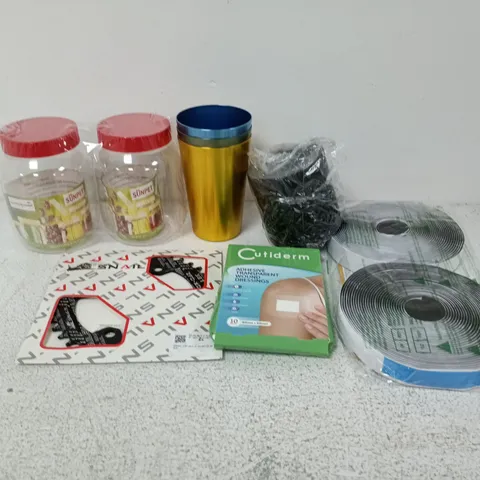 APPROXIMATELY 12 ASSORTED HOUSEHOLD ITEMS TO INCLUDE ADHESIVE PLASTERS, CUPS, SNAIL BLADE, ETC