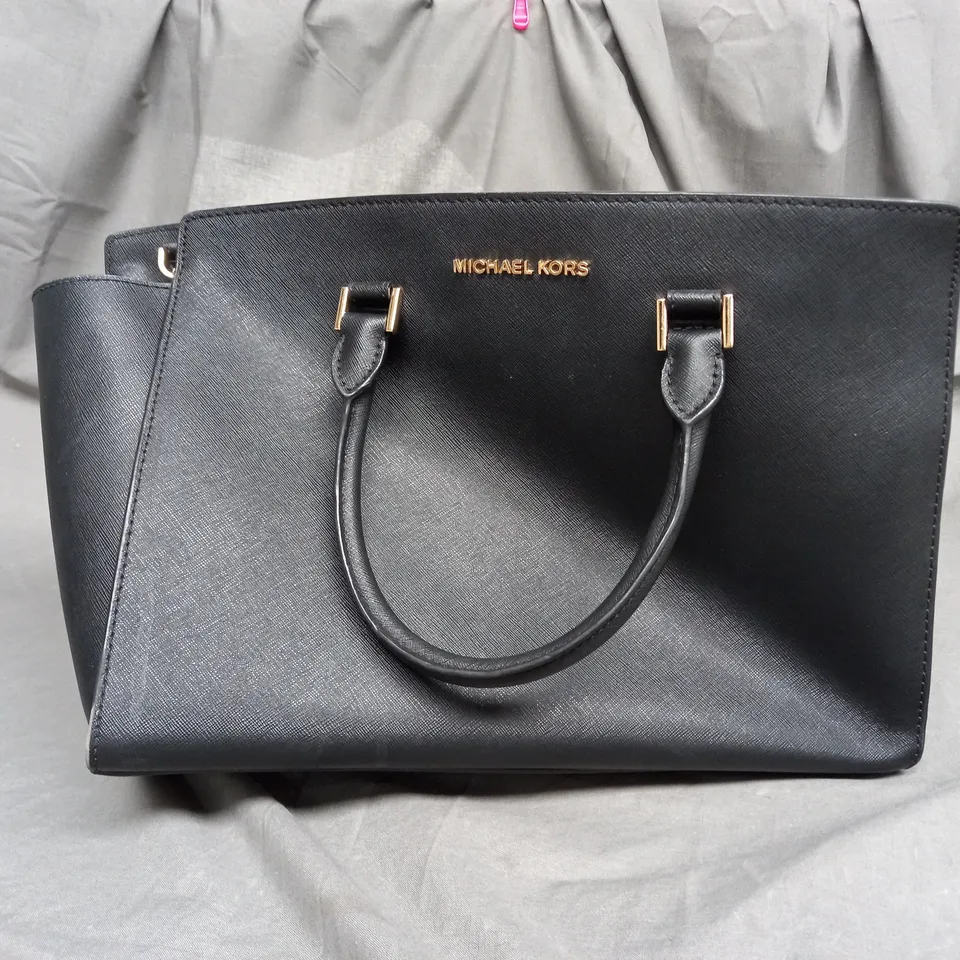 MICHAEL KORS SHORT HANDLE BAG