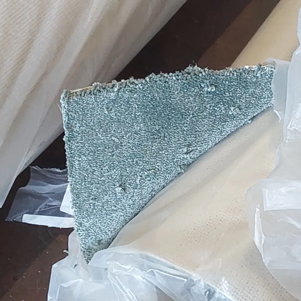 ROLL OF QUALITY EC AURA SUMMER SPLASH CARPET - APPROXIMATELY 4 x 4m