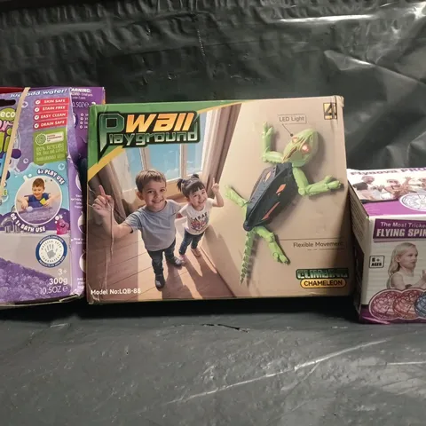 BOX OF APPROXIMATELY 20 ASSORTED TOYS AND GAMES TO INCLUDE FLYNOVA PRO FLYING SPINNER, GLITTER GELLI BAFF, ETC - COLLECTION ONLY