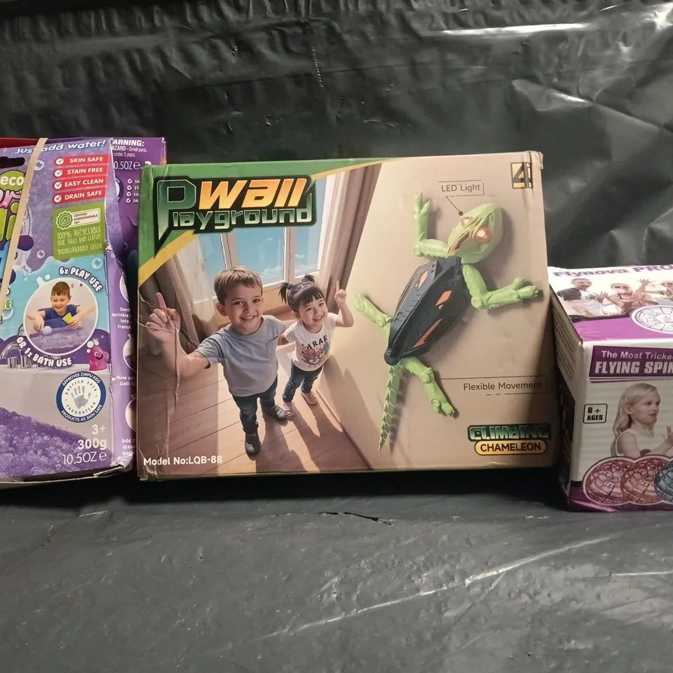 BOX OF APPROXIMATELY 20 ASSORTED TOYS AND GAMES TO INCLUDE FLYNOVA PRO FLYING SPINNER, GLITTER GELLI BAFF, ETC - COLLECTION ONLY