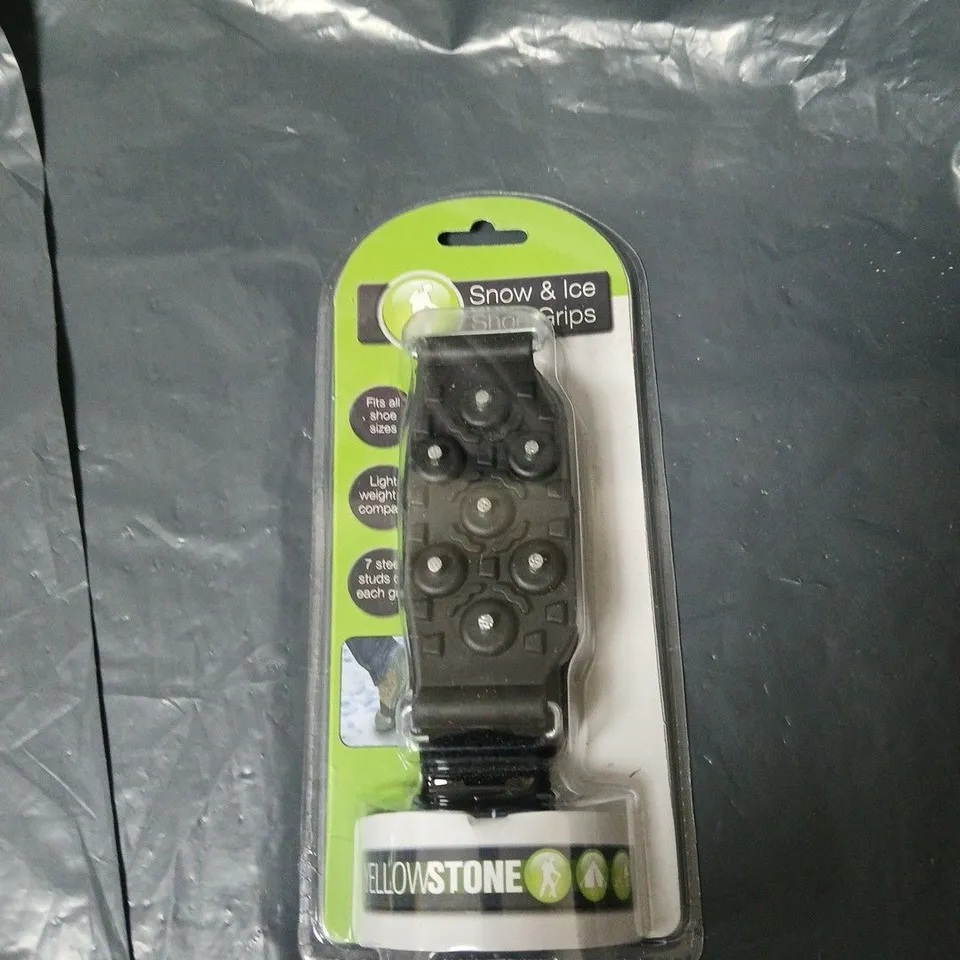 APPROXIMATELY 12 ASSORTED HOUSEHOLD ITEMS INCLUDING ANTIBACTERIAL WIPES , TOILET BLOCK CLEANER AND SNOW & ICE SHOE GRIPS 