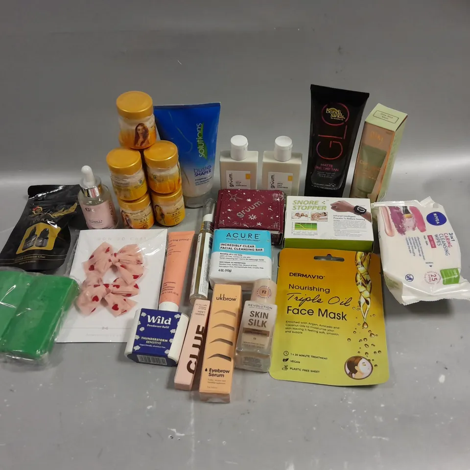 BOX OF APPROXIMATELY 15 COSMETIC ITEMS TO INCLUDE GRUUM FACE SUNSCREEN, EYELASH SERUM, NIVEA CLEANSING WIPES , ETC