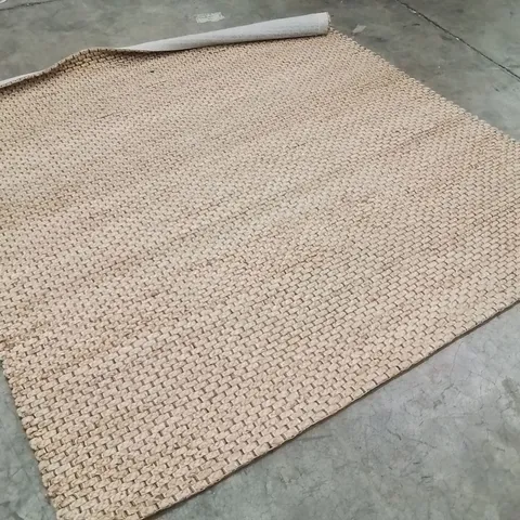 QUALITY DESIGNER AREA RUG - APPROXIMATELY 200X200CM