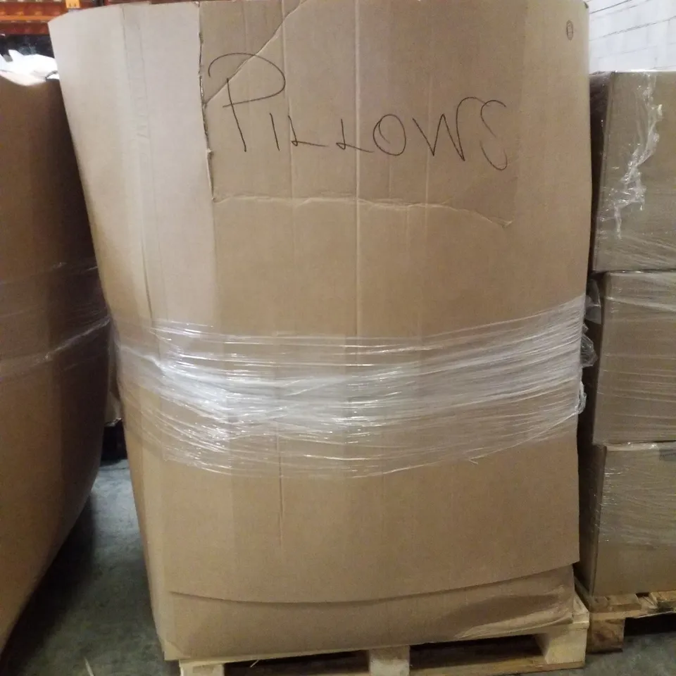 PALLET CONTAINING ASSORTED PILLOWS & CUSHIONS