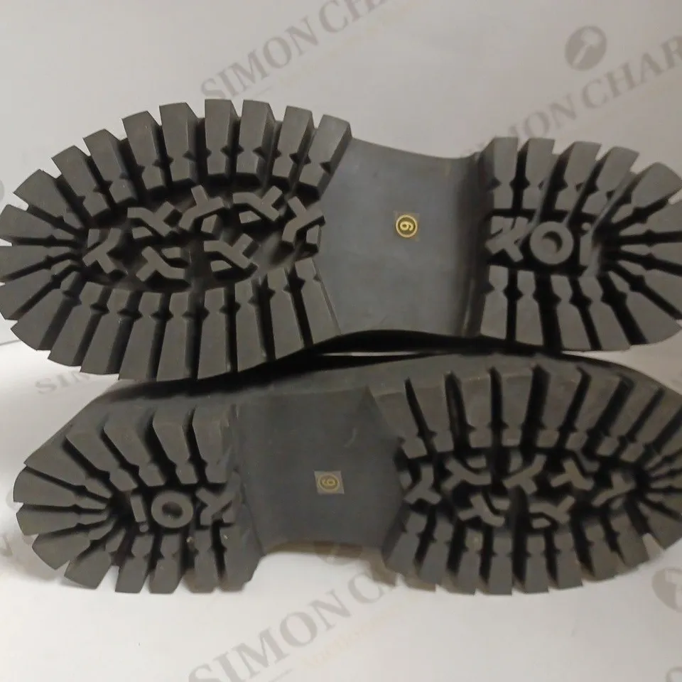 KOI VEGAN GIVER OF FREEDOM MEN'S SQUARE TOE CHELSEA BOOTS - SIZE 9