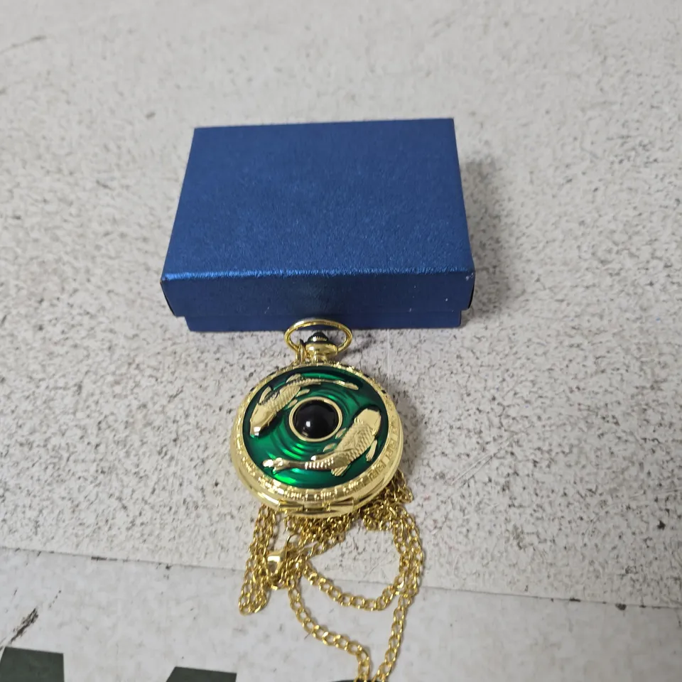 GOLD-TONE POCKET WATCH WITH CHAIN, GREEN ENAMEL BACK – HUNTER-STYLE CASE