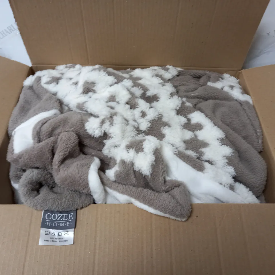 COZEE HOME SHEARLING AND VELVETSOFT THROW - 150CM X 200CM