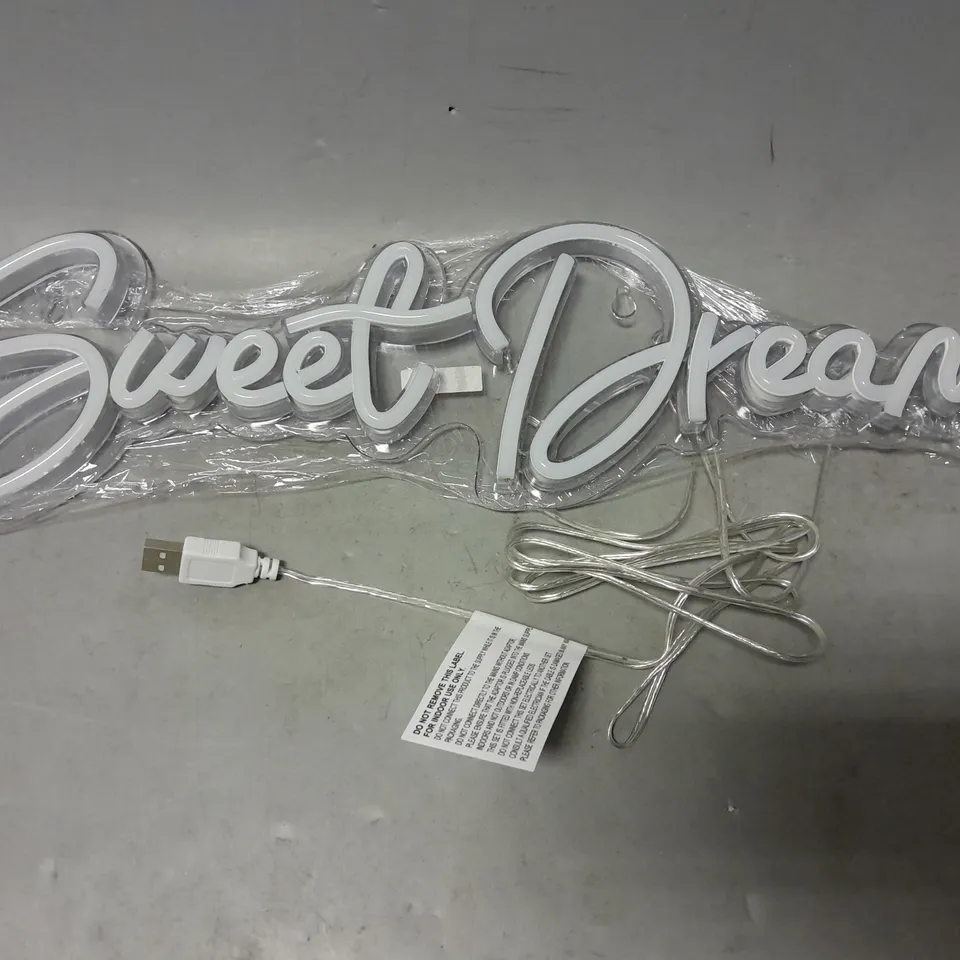 "SWEET DREAMS" WALL MOUNTABLE LED FONT LIGHT