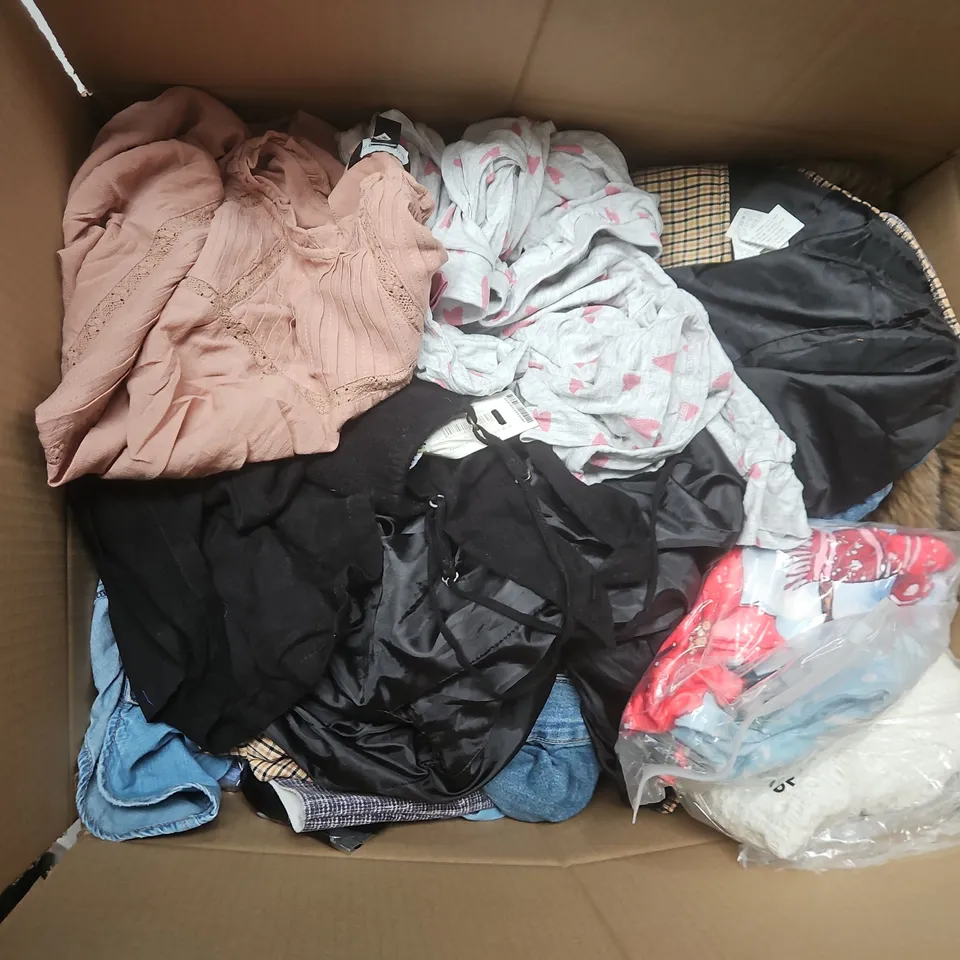 APPROXIMATELY 30 ASSORTED CLOTHING ITEMS IN VARIOUS SIZES, STYLES & COLOURS TO INCLUDE BRANDS SUCH AS ALO, NEW LOOK, BODEN, ETC - COLLECTION ONLY