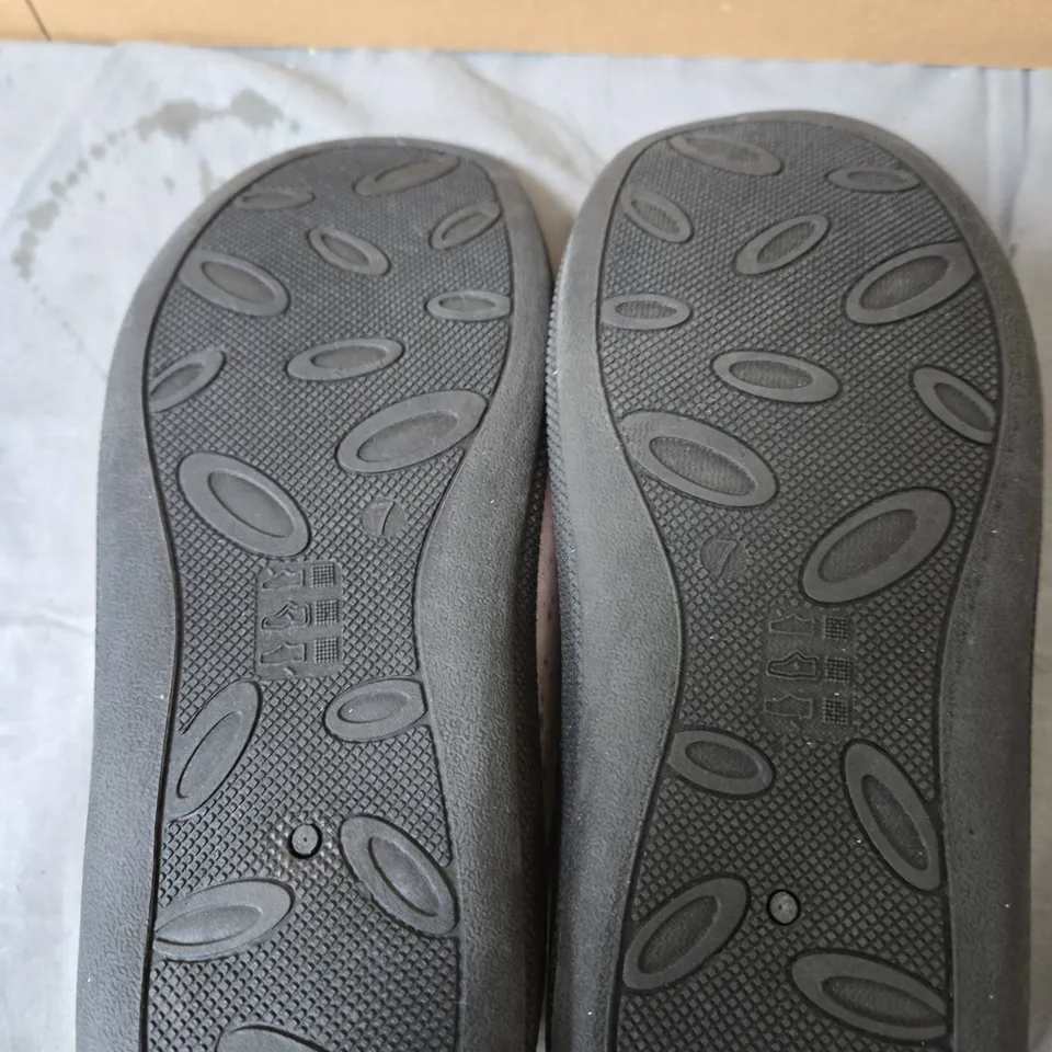 WOMEN'S PINK FAUX FUR LINED SLIPPERS – SLIP-ON JO AND JOES BRAND .
