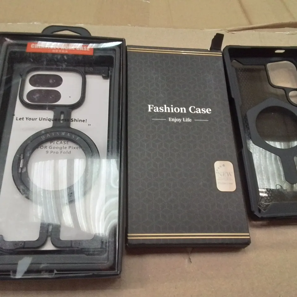 PALLET CONTAINING A LARGE QUANTITY OF PHONE CASES,SCREEN PROTECTORS 