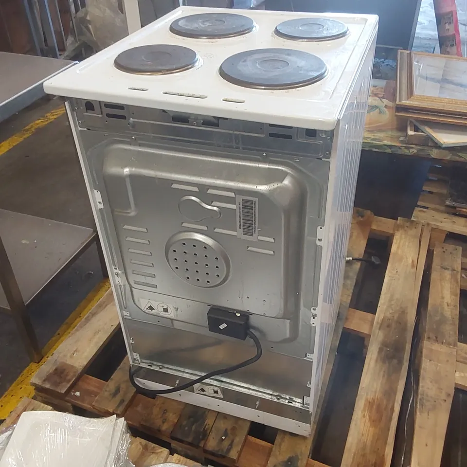 ESSENTIALS CFSEWH18 50 CM ELECTRIC SOLID PLATE COOKER - WHITE