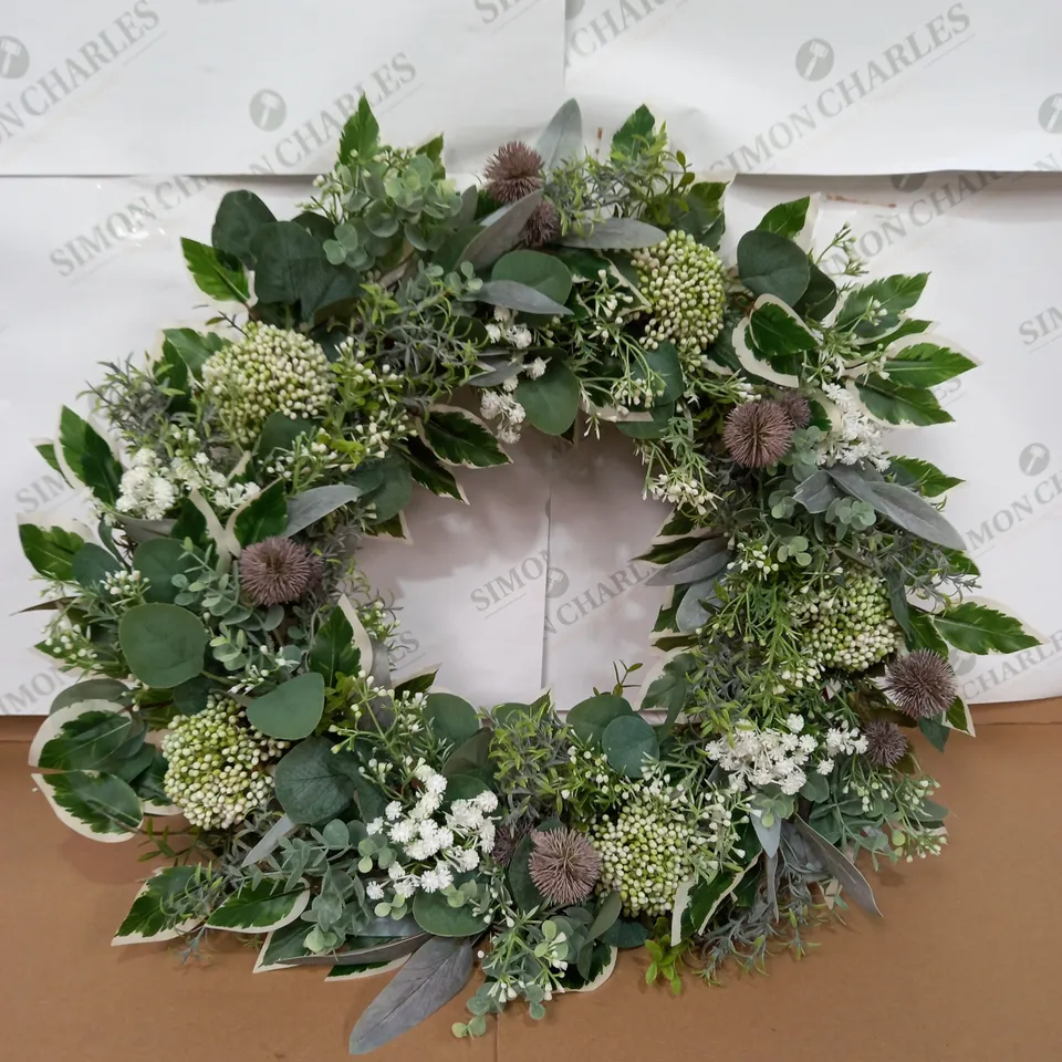 LARGE ARTIFICIAL GREEN/WHITE WREATH 