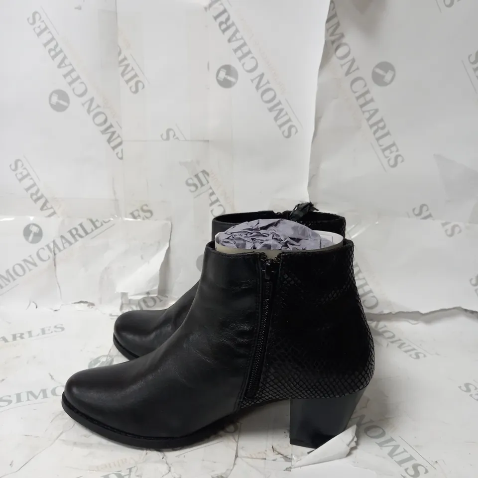 LEATHER COLLECTION CLAUDIA IDEAL BOOTS SIZE 8 