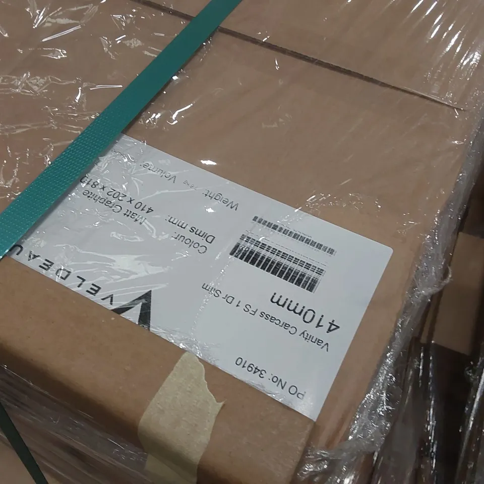 PALLET CONTAINING A LARGE QUANTITY OF VANITY CARCASSES