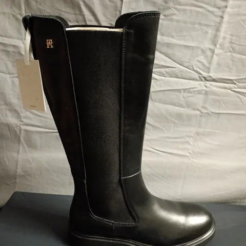 BOXED PAIR OF TOMMY HILFIGER WOMEN'S BLACK LEATHER KNEE-HIGH BOOTS - SIZE 40