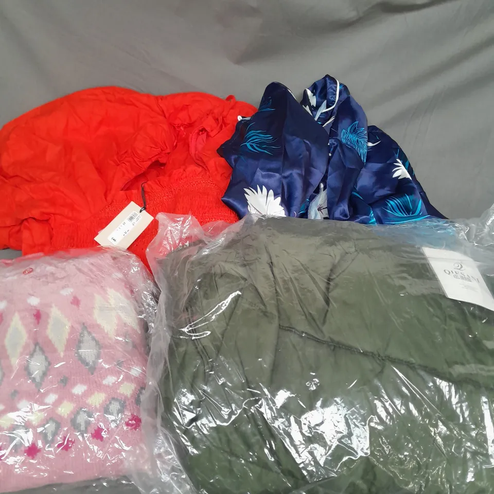 APPROXIMATELY 20 ASSORTED CLOTHING ITEMS IN VARIOUS SIZES TO INCLUDE - SWEATER, FRESS, PYJAMAS, ETC