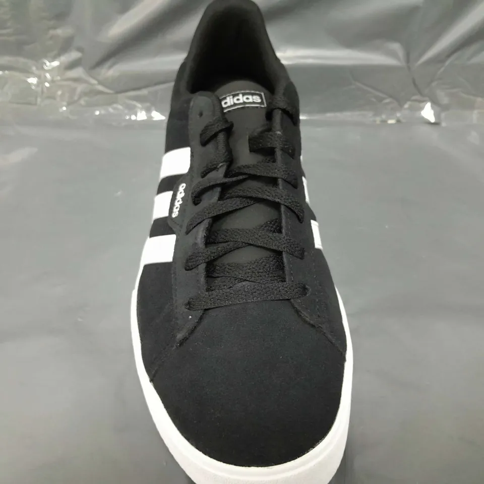 BOXED PAIR OF ADIDAS DAILY 3.0 SHOES IN BLACK/WHITE UK SIZE 10