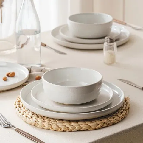 BOXED 18 PIECE STONEWARE DINNER SET, SERVICE FIR 6 - WHITE