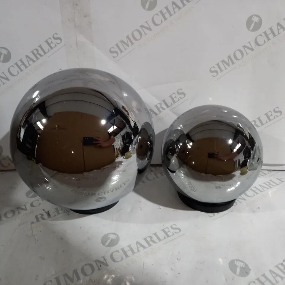 BOXED KELLY HOPPEN SET OF 2 INDOOR OUTDOOR PRELIT GLASS DECOR, REFLECTIVE ORBS - COLLECTION ONLY