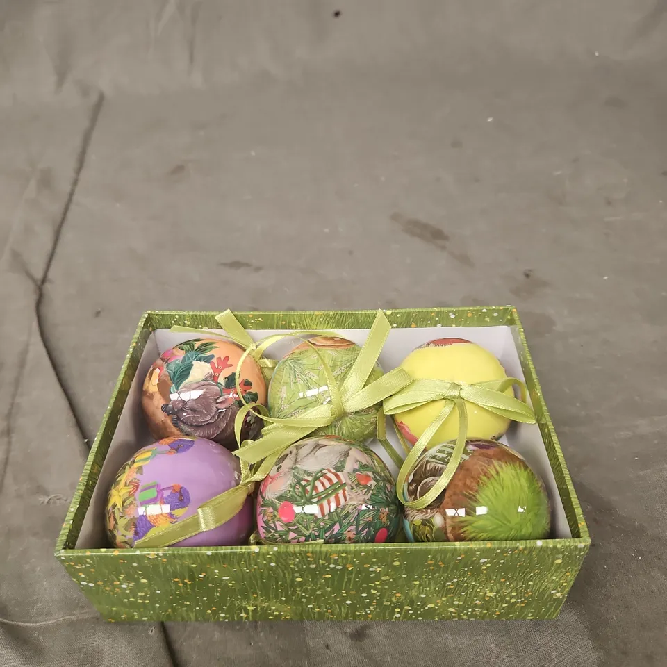 LA LA LAND 6 X CHRISTMAS BAUBLES "GARDEN GIGGLES" BY LAURA RAMOS BOXED