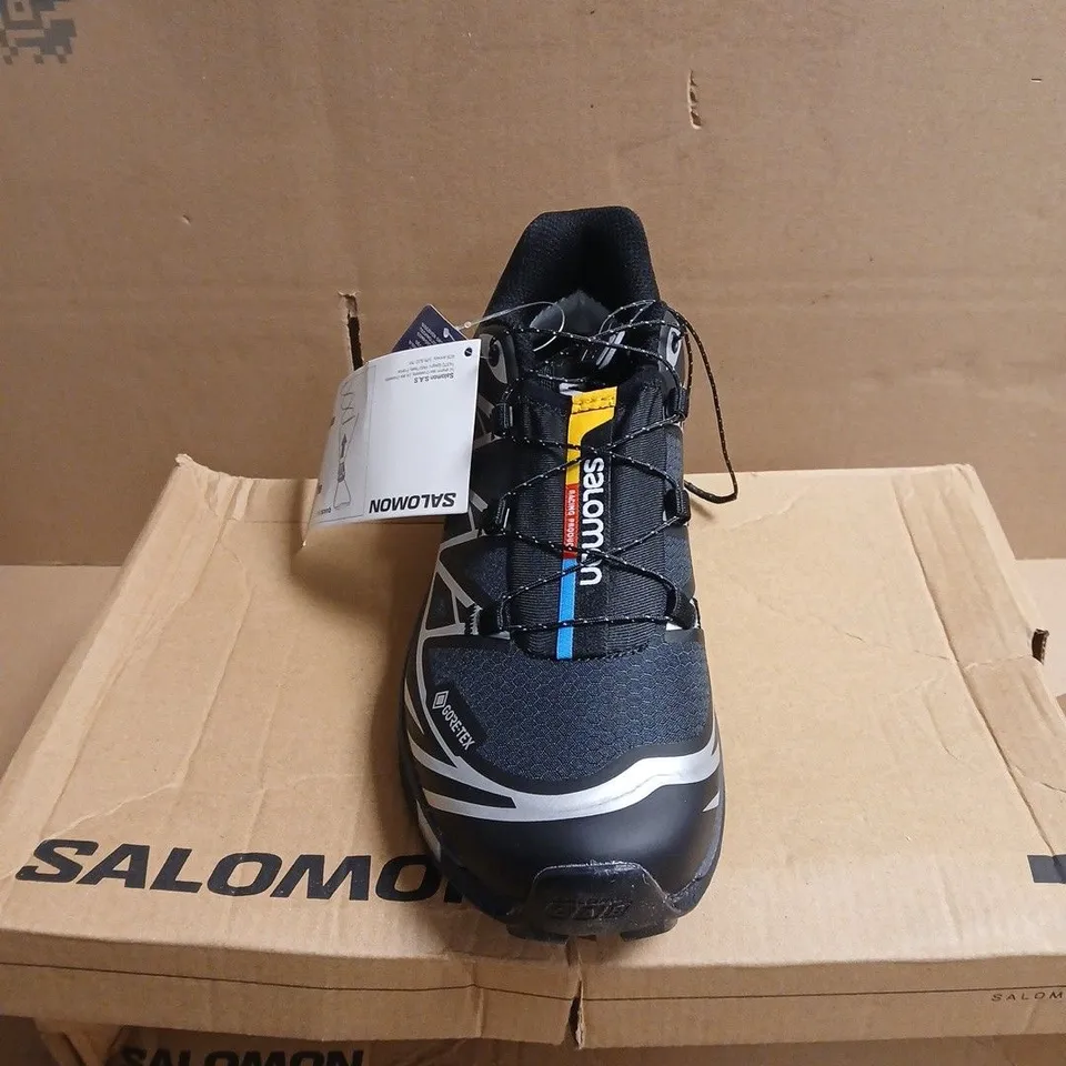 SALOMON GORE-TEX TRAIL SHOES – BLACK/NAVY WITH BLUE ACCENT BOXED UK 6.5
