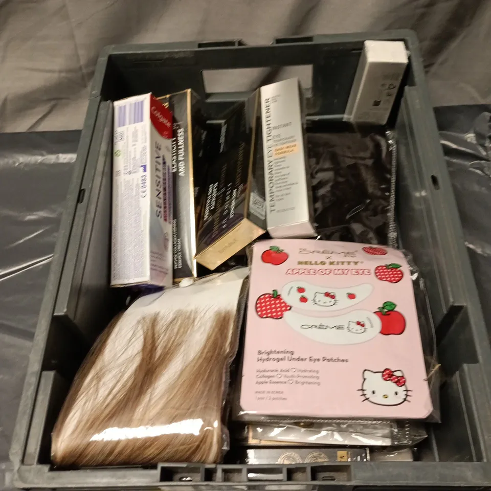 APPROXIMATELY 15 ASSORTED COSMETIC ITEMS INCLUDING TEMPORARY EYE TIGHTENER, HYDROGEL UNDER EYE PATCHES, HAIR EXTENSIONS, SENSITIVE TOOTHPASTE ETC
