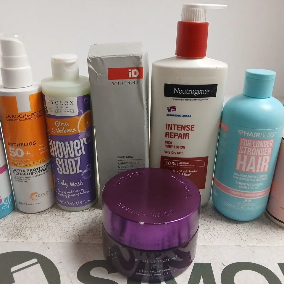 APPROX 12 ASSORTED BEAUTY PRODUCTS TO INCLUDE CREIGHTONS REVITALISING SPRAY, HAIRBURST SHAMPOO, ONLY CURLS CURL CREME, ETC