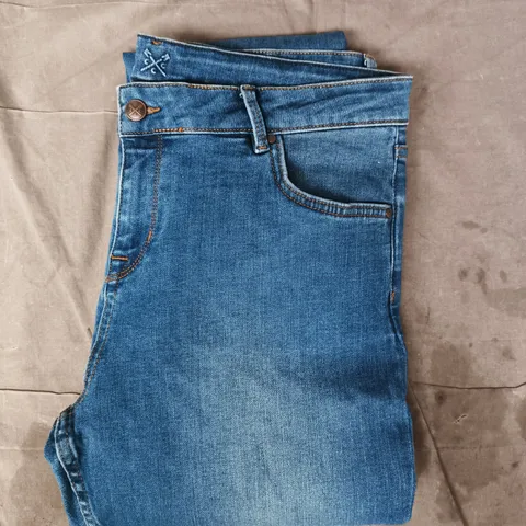 CREW CLOTHING COMPANY JEANS IN BLUE SIZE 16R