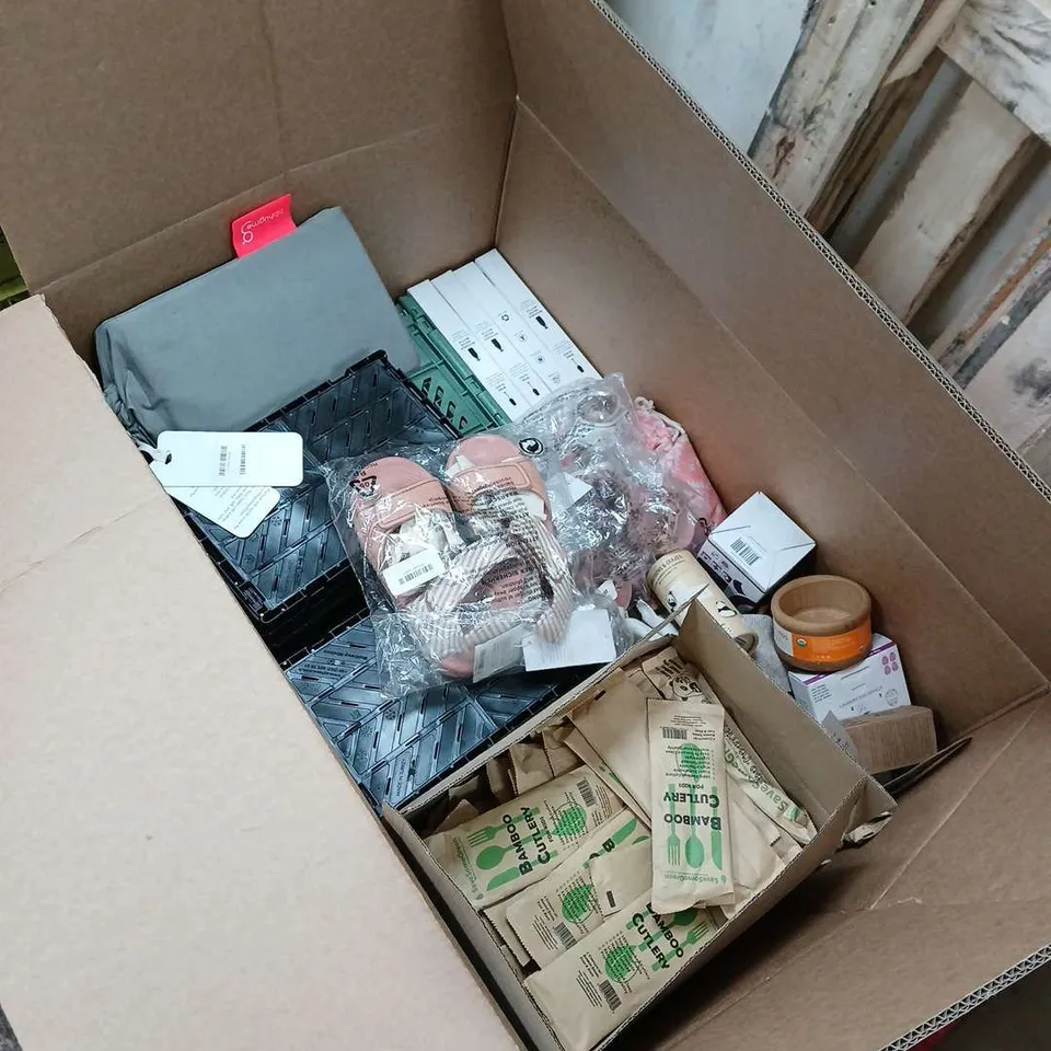  APPROXIMATELY 40  ASSORTED KITCHENWARE BOX – CUTLERY SETS AND MISCELLANEOUS HOME ITEMS