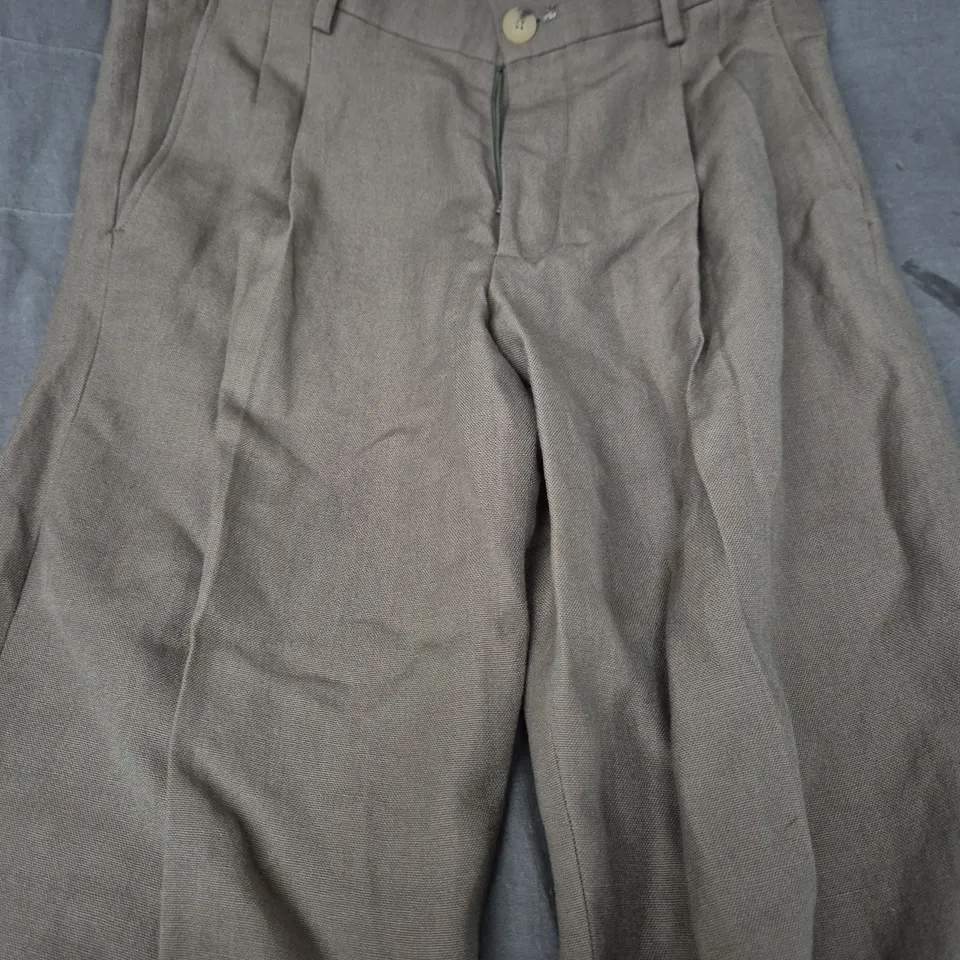 MOSS BROS MEN'S KHAKI DRESS TROUSERS – SIZE 32S