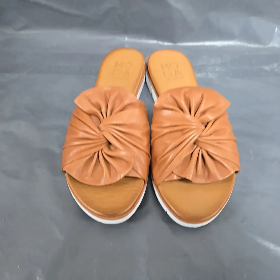 BOXED PAIR OF MODA TAN LEATHER RWIST BOW SPORTY SANDALS - UK SIZE 39