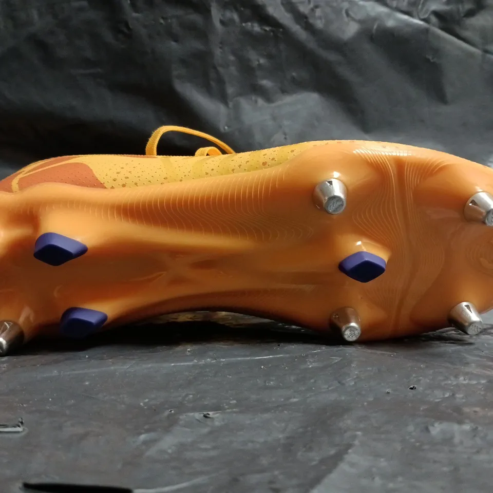 PAIR OF CANTERBURY FOOTBALL BOOTS IN YELLOW SIZE UK 8