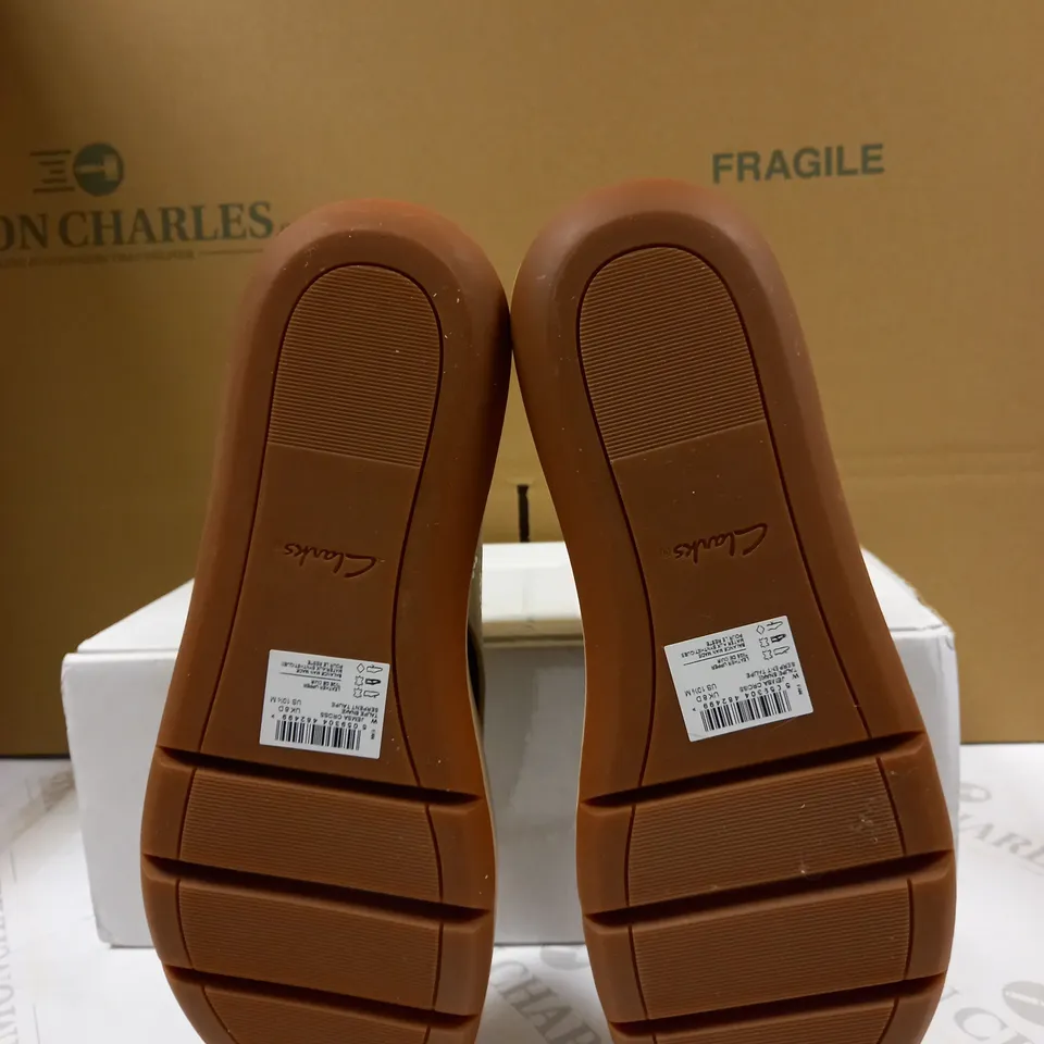 CLARKS JEMSA CROSS SANDAL SIZE 8