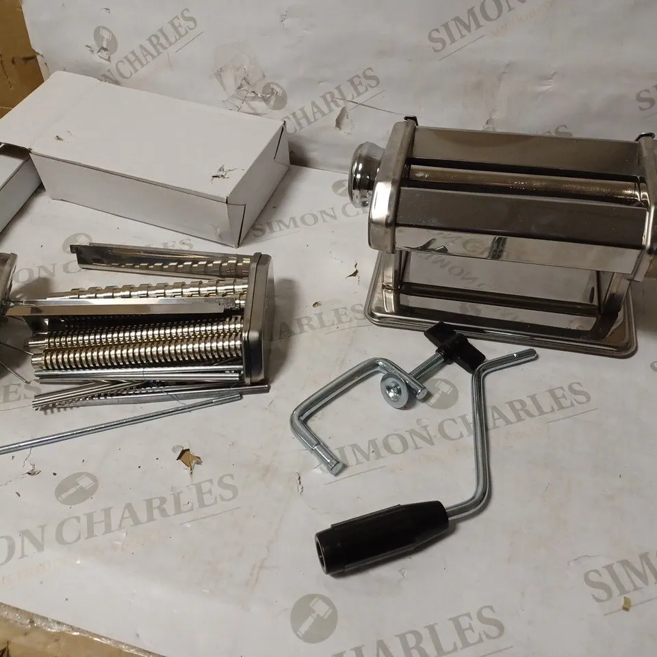 WORLD OF FLAVOURS PASTA MAKER, MANUAL PASTA MACHINE 